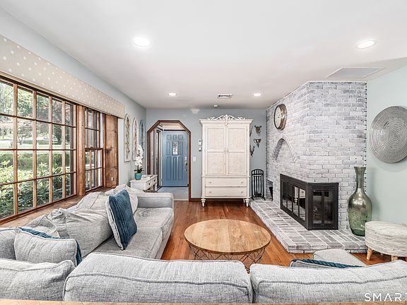 3rd image of 6 Brookdale Lane