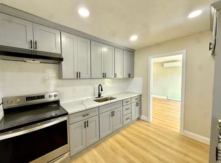 48 Drake Ln #1, Levittown, NY 11756