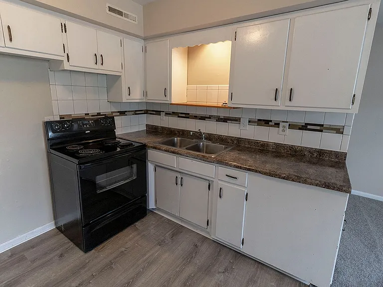 708 W Cunningham Dr #2 — Photo 6