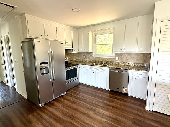 4th image of 638 Hicks Rd