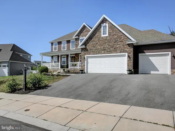 1299 Divinity Dr, Greencastle, PA 17225