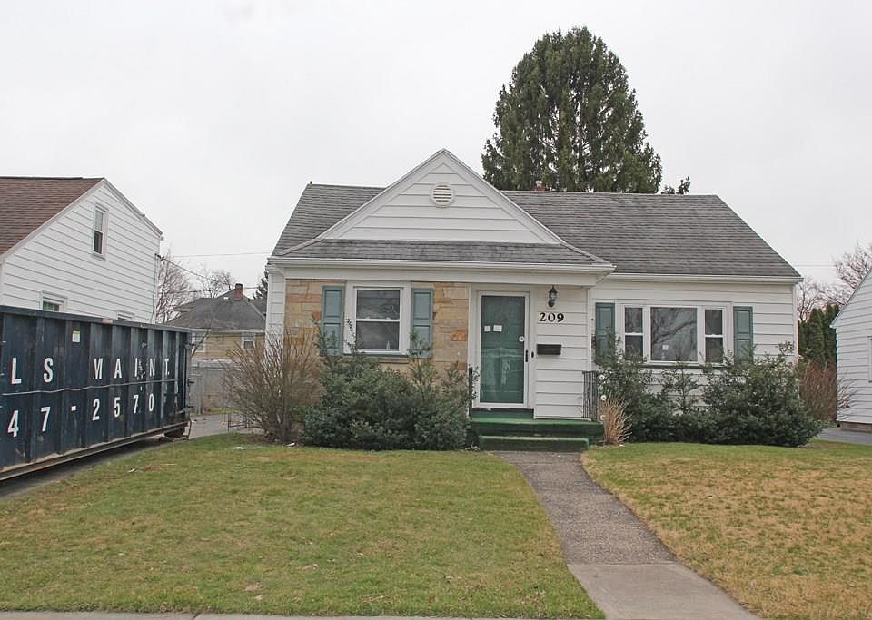 2nd image of 209 Brockley Rd