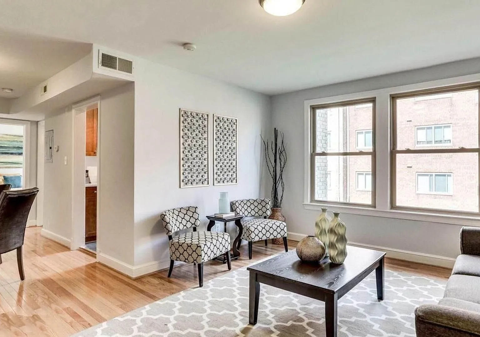 Sunny Fort Totten 1 Bedroom! Pets allowed — Photo 4
