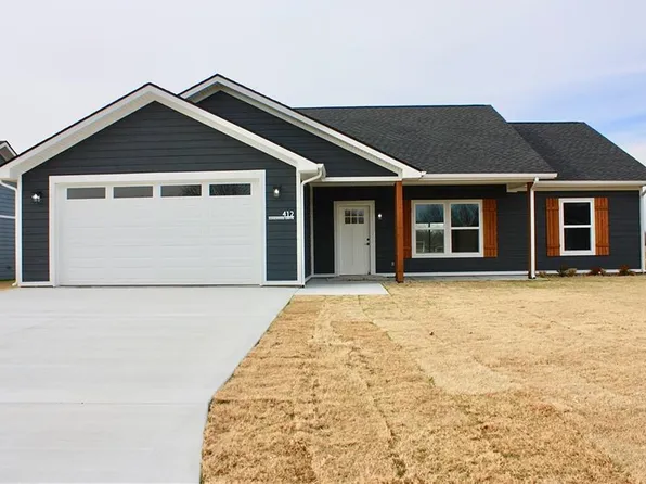 412 N Edgewood Dr, Coffeyville, KS 67337