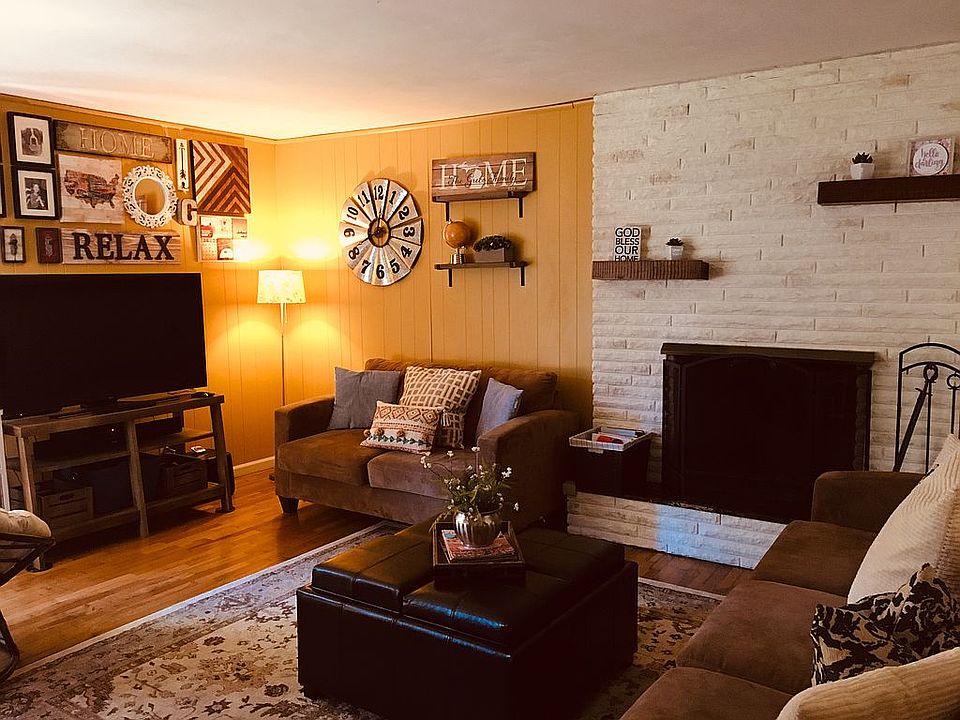 1st image of 313 Fallenleaf Ln