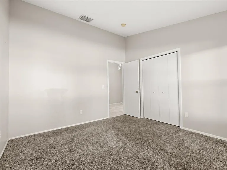 551 Castlemain Cir — Photo 9
