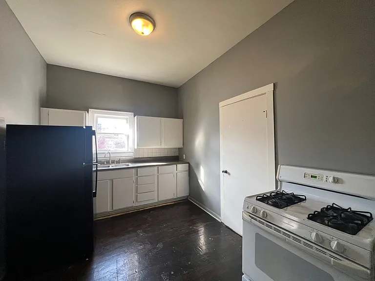 847 Jason Ave #1 — Photo 11