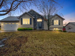 1609 Wedgewood Dr NE, Owatonna, MN 55060