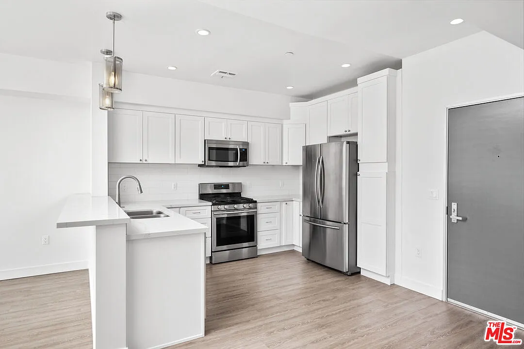 1 bed, 1.0 bath, 789 sqft, $3,395 — Photo 2