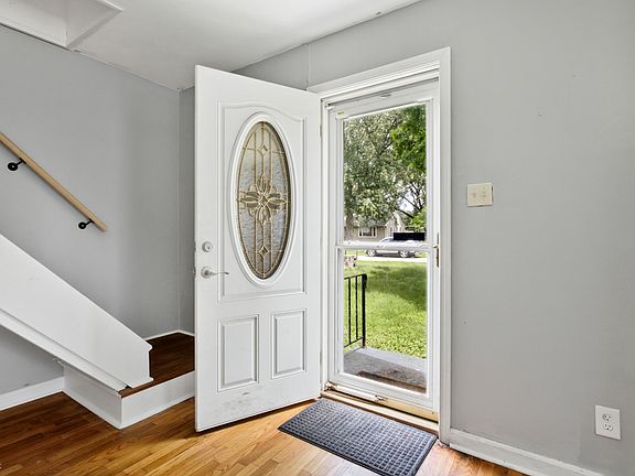 3rd image of 25 Southdowns Dr