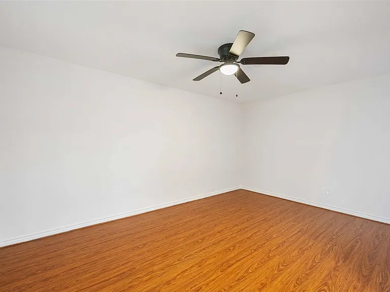 814 Alyse St — Photo 7