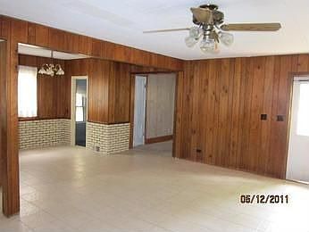 2nd image of 564 Lillie St