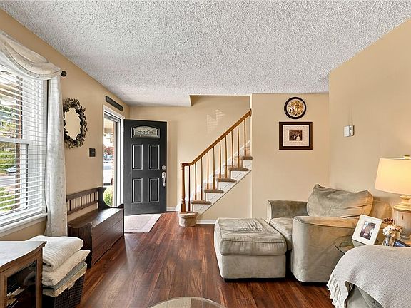 5th image of 506 Banks St