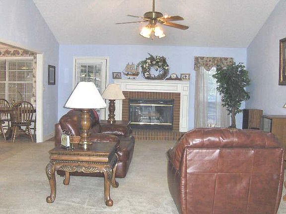 3rd image of 170 Laurelbrook Dr