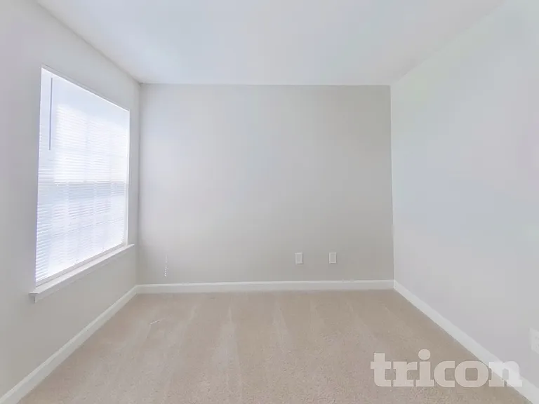 506 Glencroft Dr — Photo 13