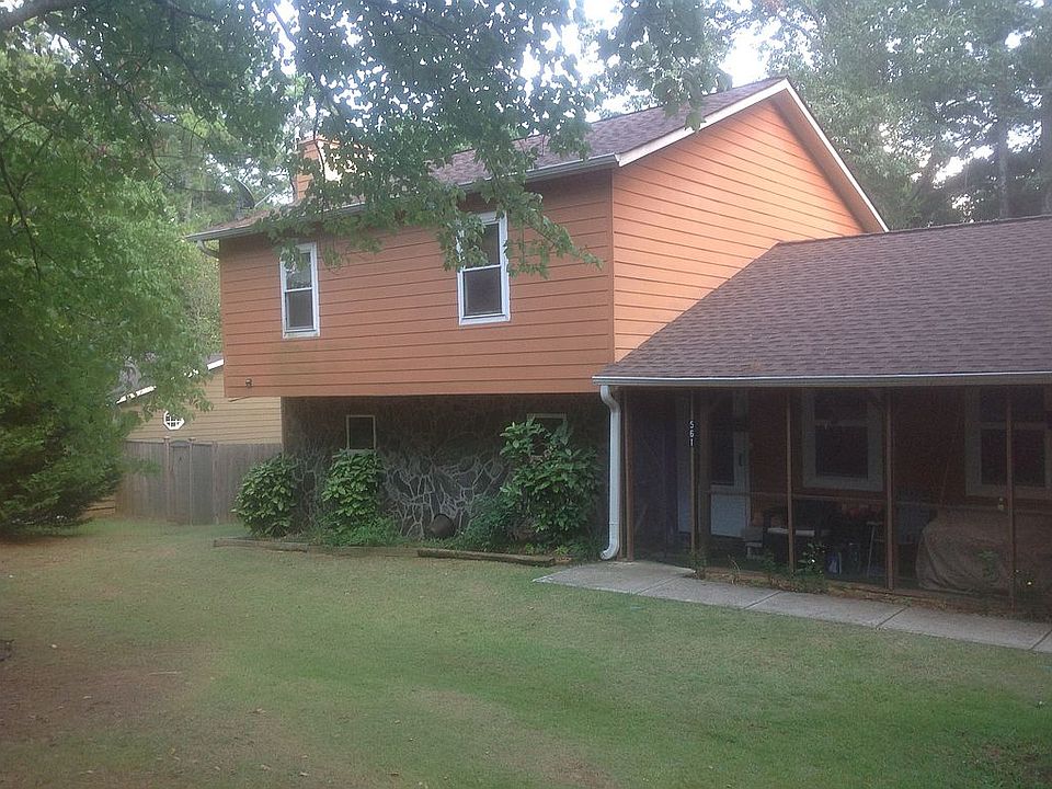 2nd image of 561 Windsor Dr SE