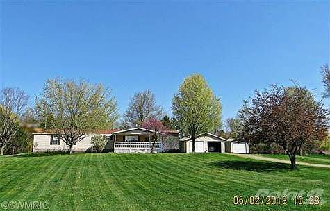 Great country location - This nice home is in great condition!
