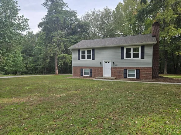 1409 High St, Farmville, VA 23901