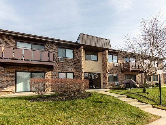 3rd image of 2634 N Windsor Dr Unit 204