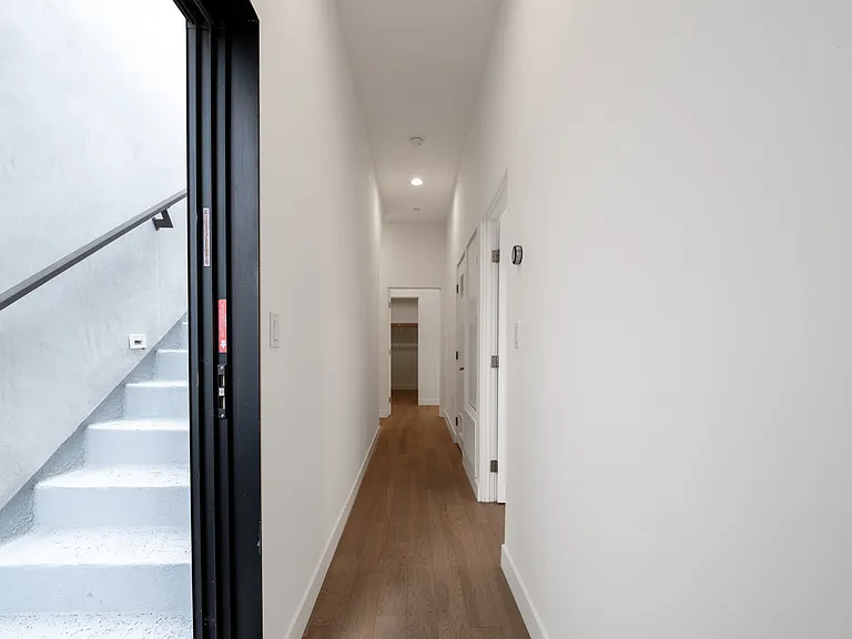644 3/4 N Commonwealth Ave — Photo 12
