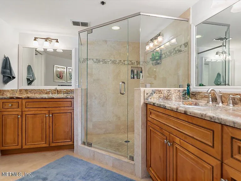 328 Village Dr #B — Photo 9