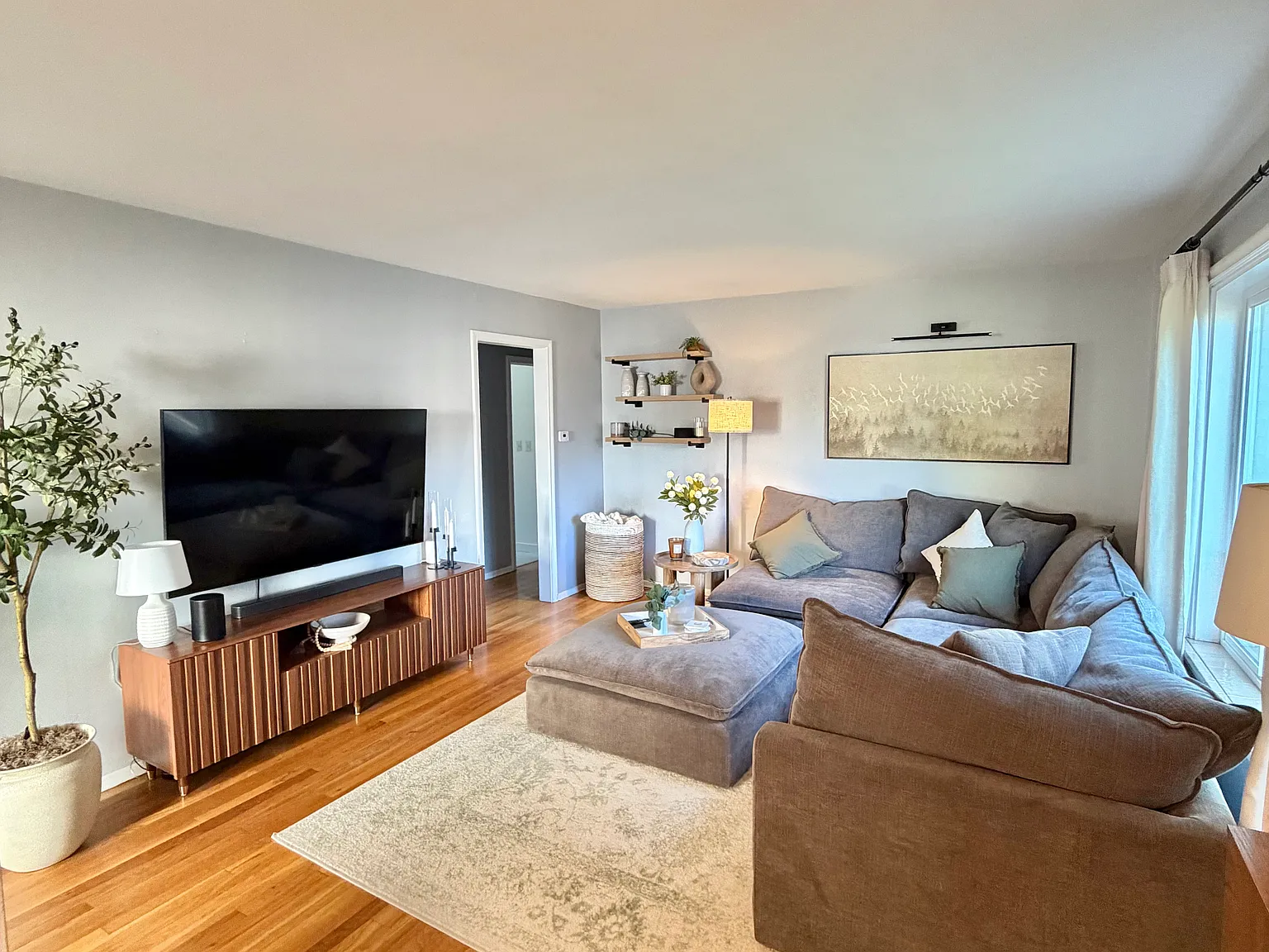 3 bed, 2000 sqft, $2,900 — Photo 3