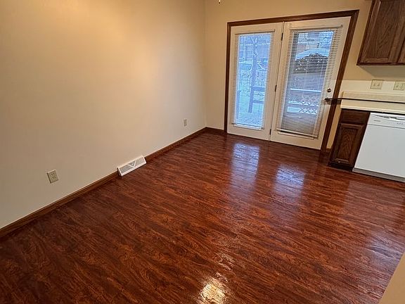 5th image of 103 Hazel St