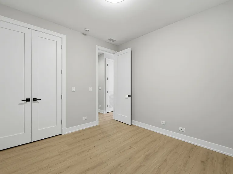 2355 W Flournoy St #102 — Photo 12