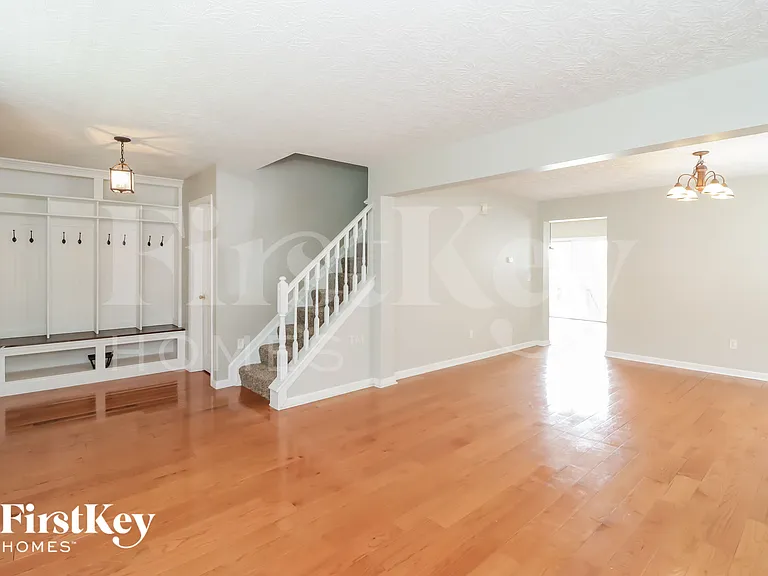 330 Bridle Creek Dr — Photo 4