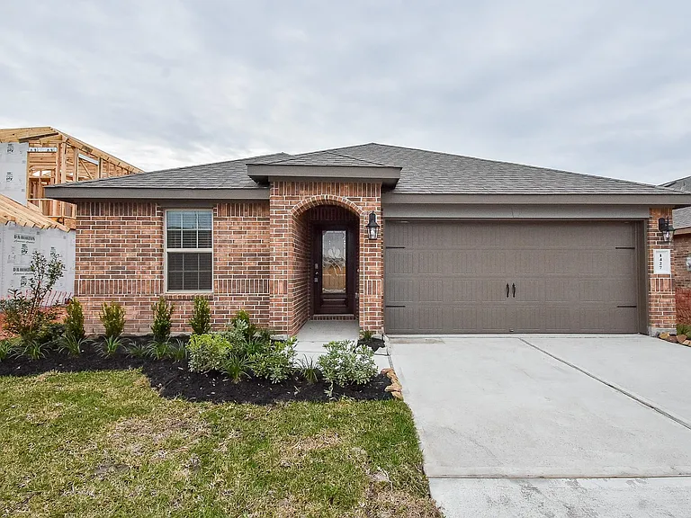1427 Central Heights Dr — Photo 1