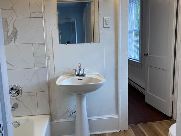 5th image of 139 W Church St