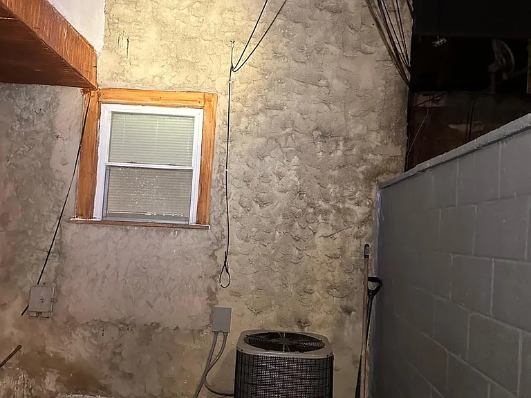 1338 S Hicks St — Photo 12