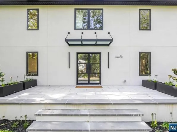33 Knoll Rd, Tenafly, NJ 07670