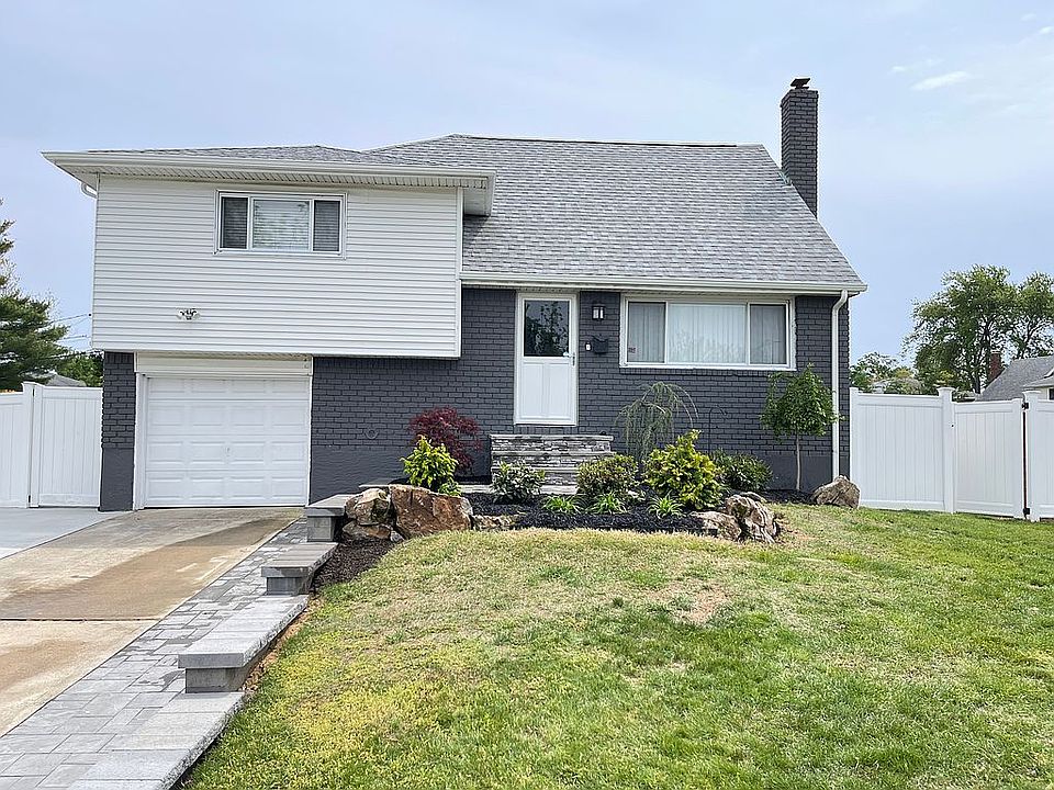 1st image of 2 Amber Dr
