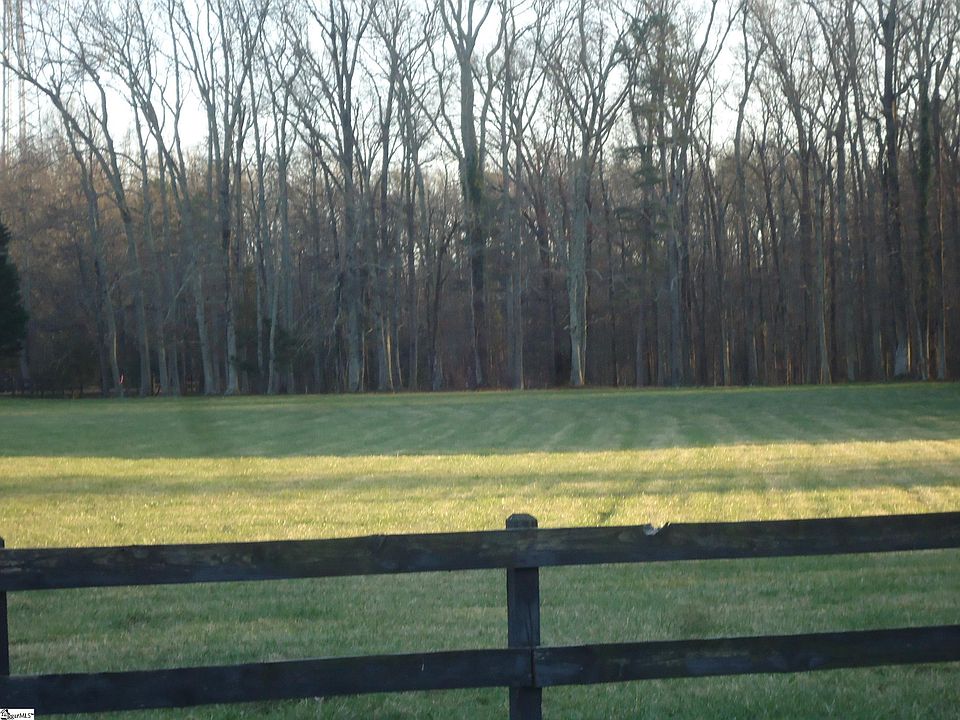 2nd image of 110 Harts Ln