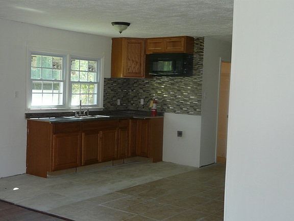 2nd image of 101 Bowe St