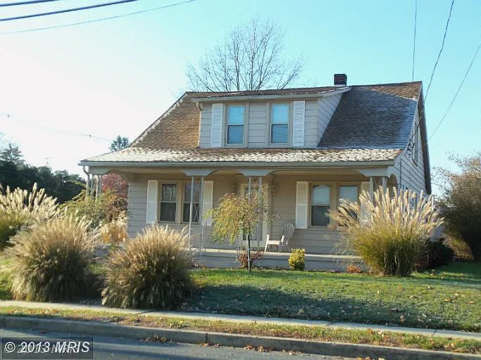 590 Stanley Ave photo 1