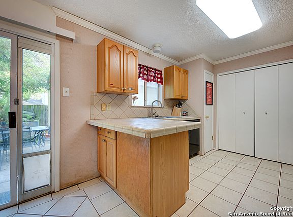 5th image of 811 Fern Meadow Dr