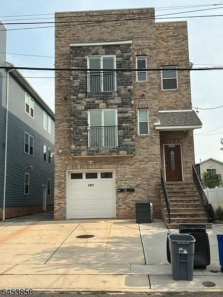 1st image of 1017 Laura St