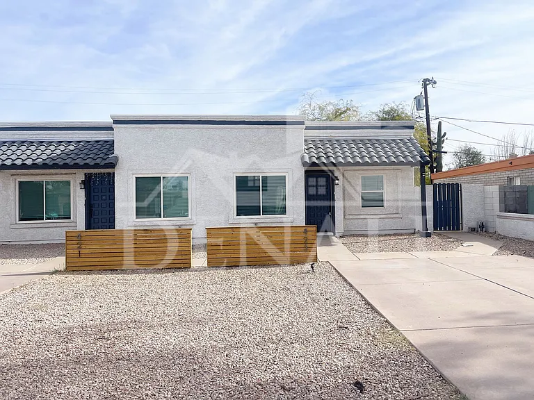 423 S Terry Ln — Photo 2