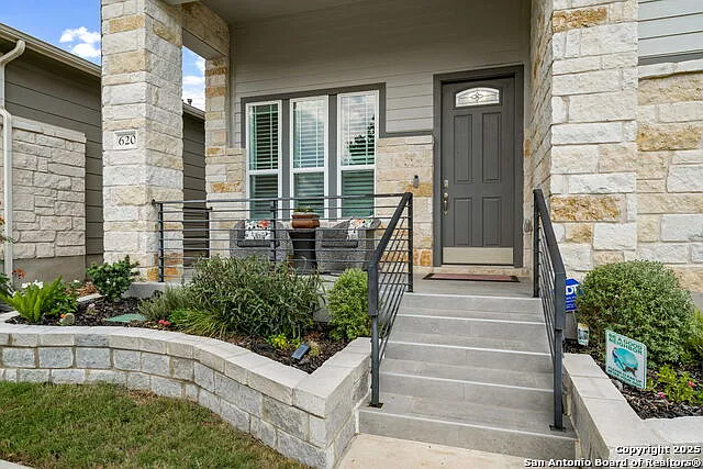 4 bed, 3.0 bath, 2590 sqft, $3,000 — Photo 2