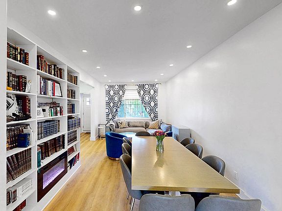 4th image of 14 E 58th St