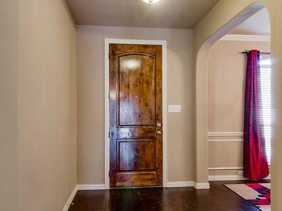 Lovely Entry! Wood floors..!