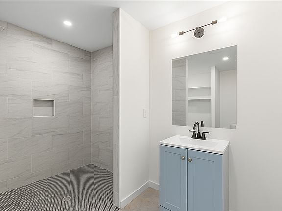 4th image of 3215 Lyndale Ave