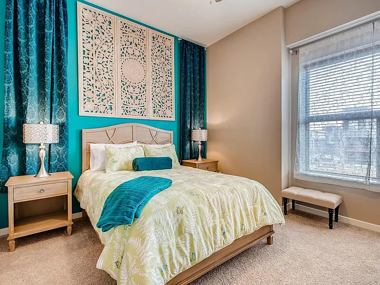 Master Bedroom - 11ft ceiling