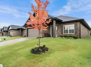 26 Woodcross Dr, Simpsonville, SC 29681