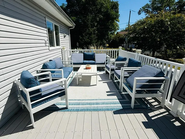 704 Dow Ave — Photo 17