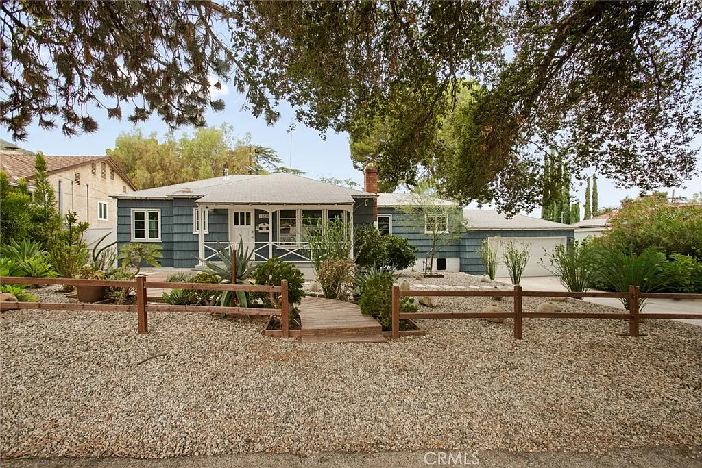 3 bed, 1211 sqft, $4,395 — Photo 2