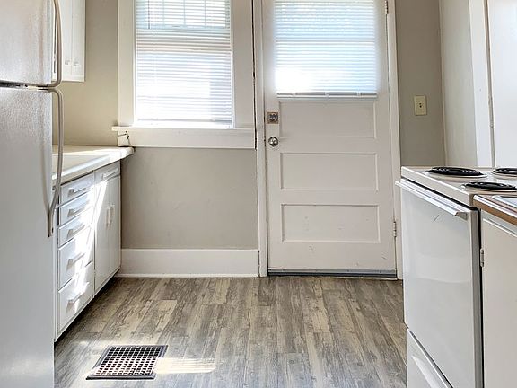 3rd image of 630 Lyndale St #2