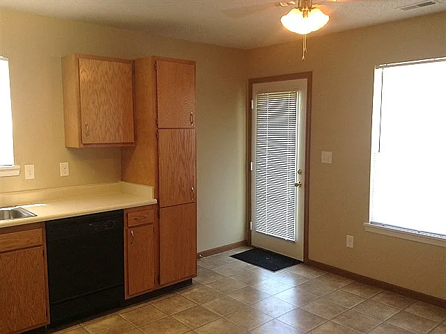 8130 N Harvest Ln — Photo 3